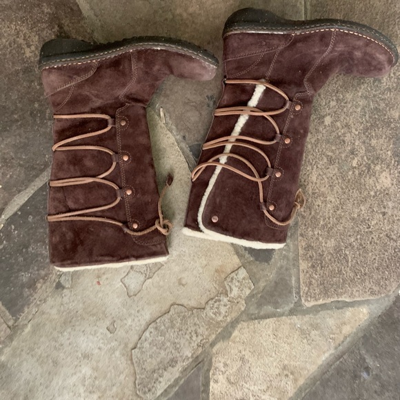 Brown Suede UGG boots - Picture 3 of 4